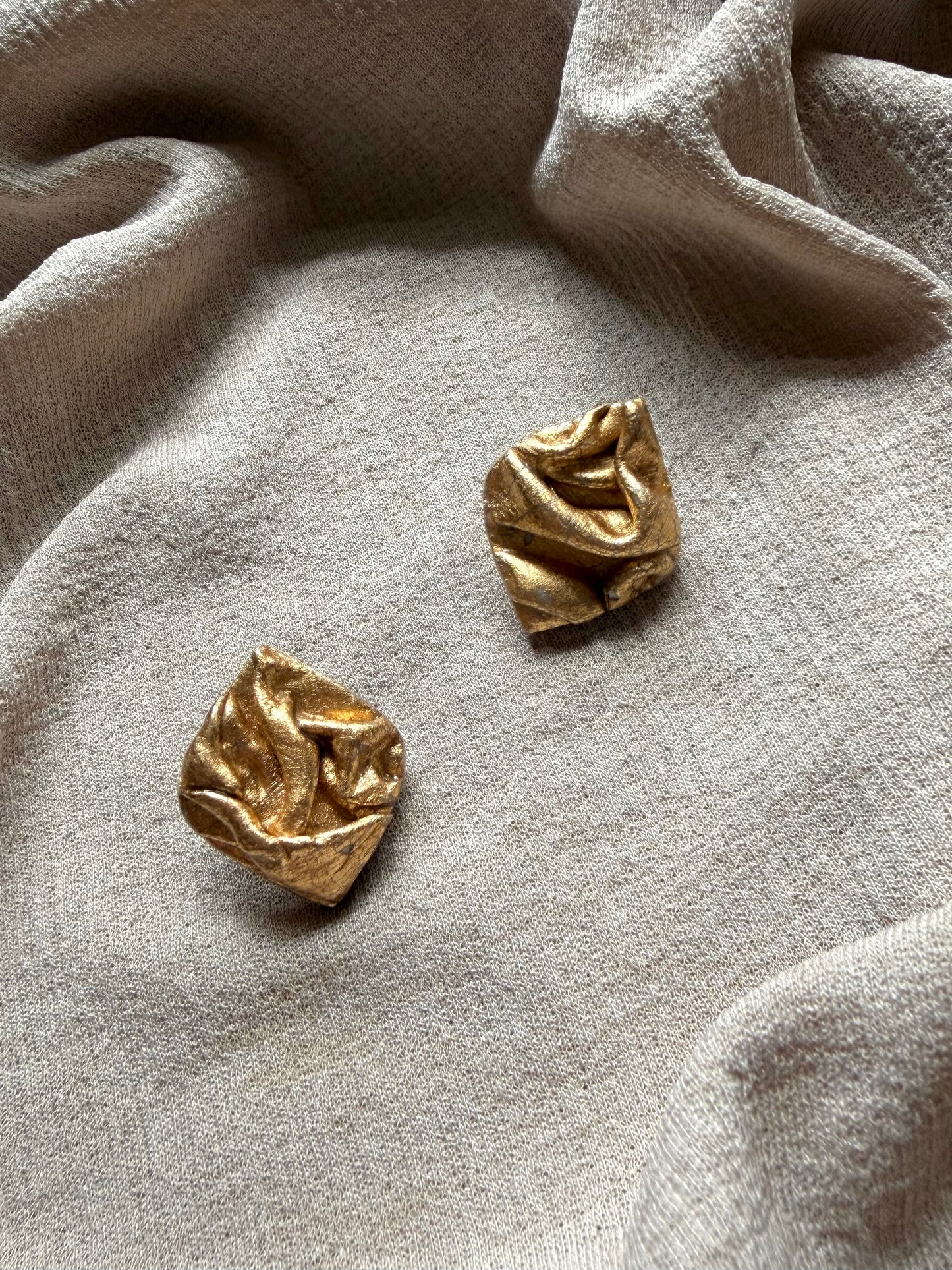 Diamond Draped Stud Medium - Pearlescent Silver and Gold