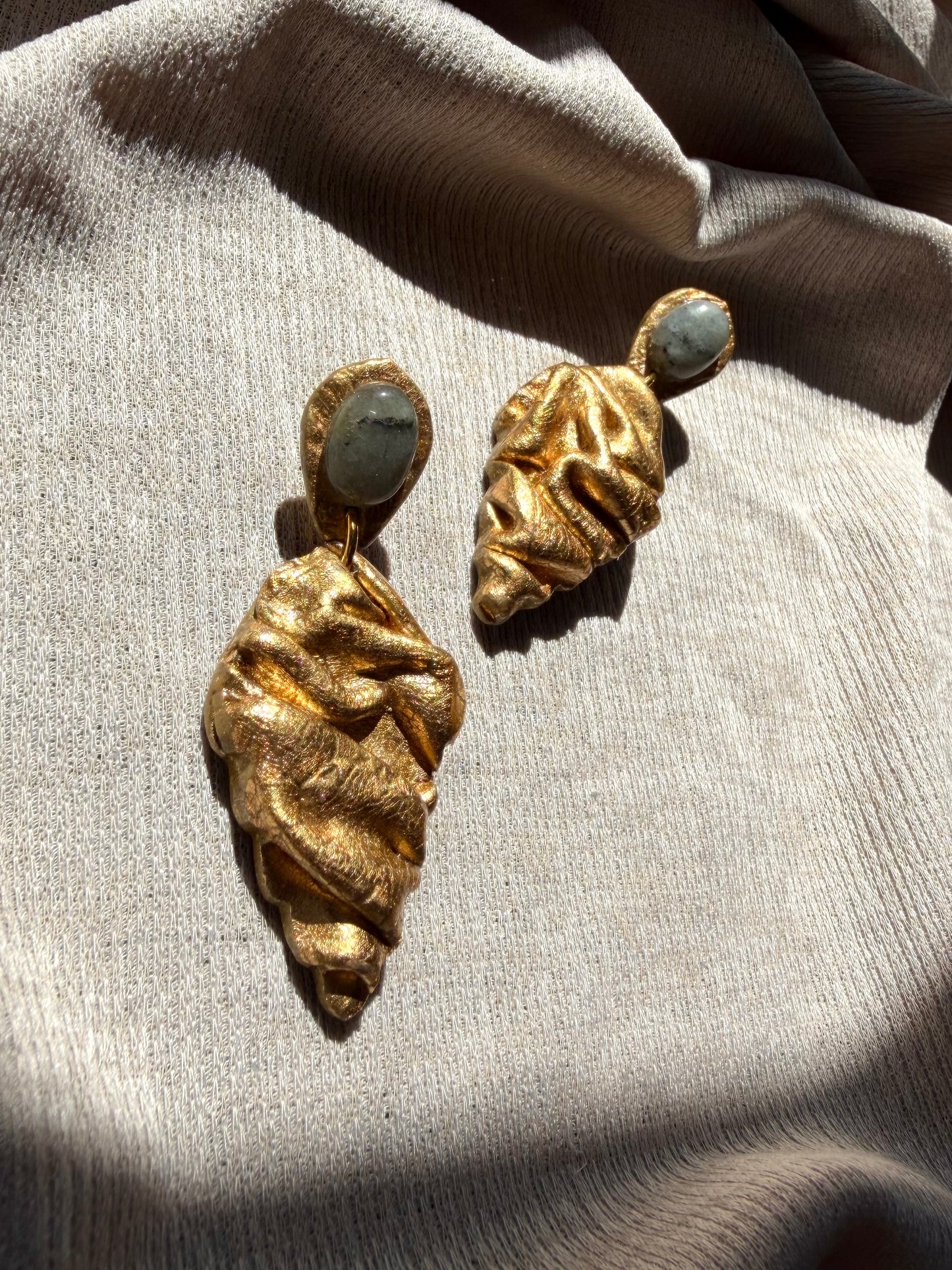 Fariba - Antique Gold with Labradorite