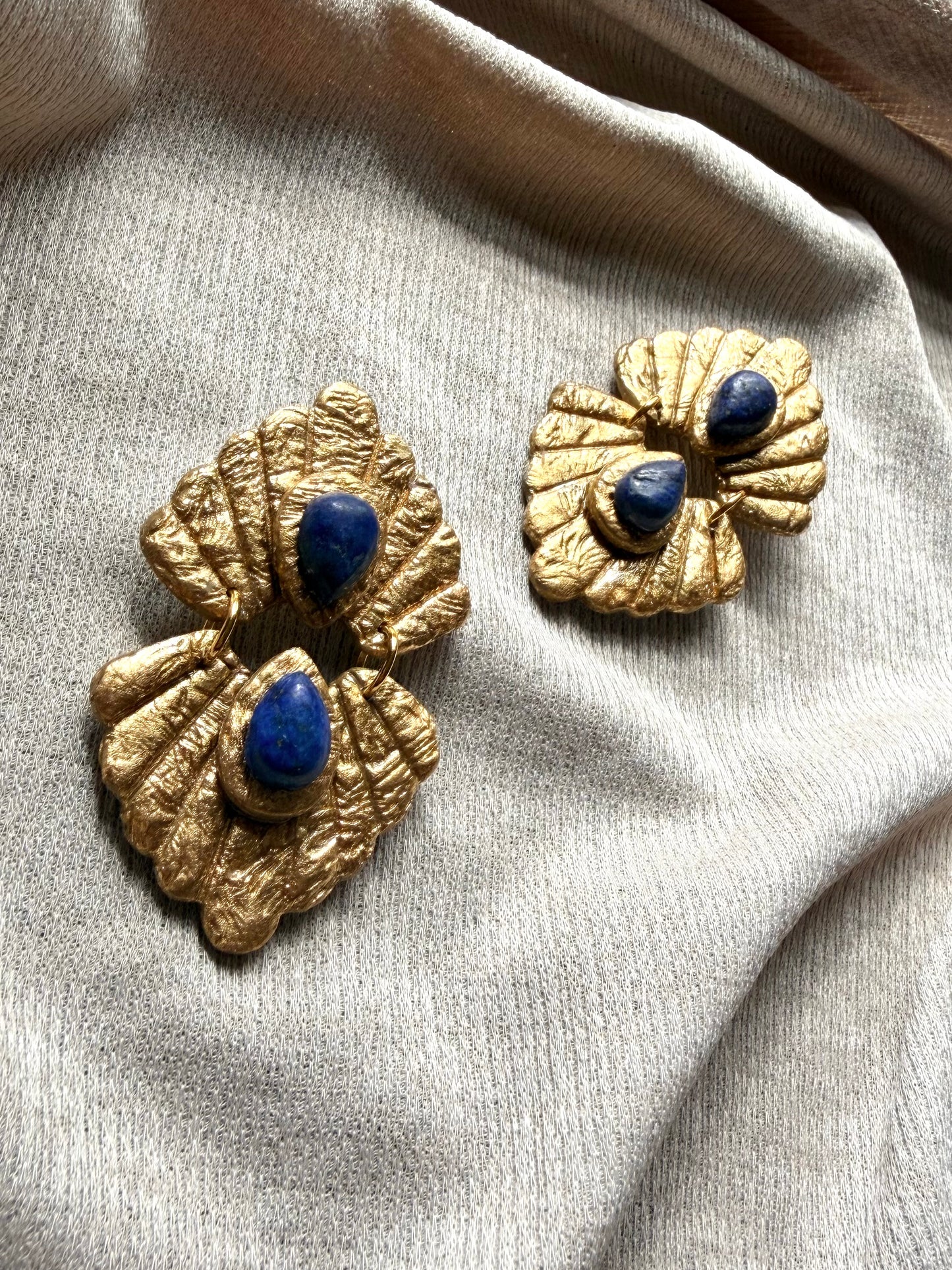 Caspian Large - Antique Gold with Lapis Lazuli