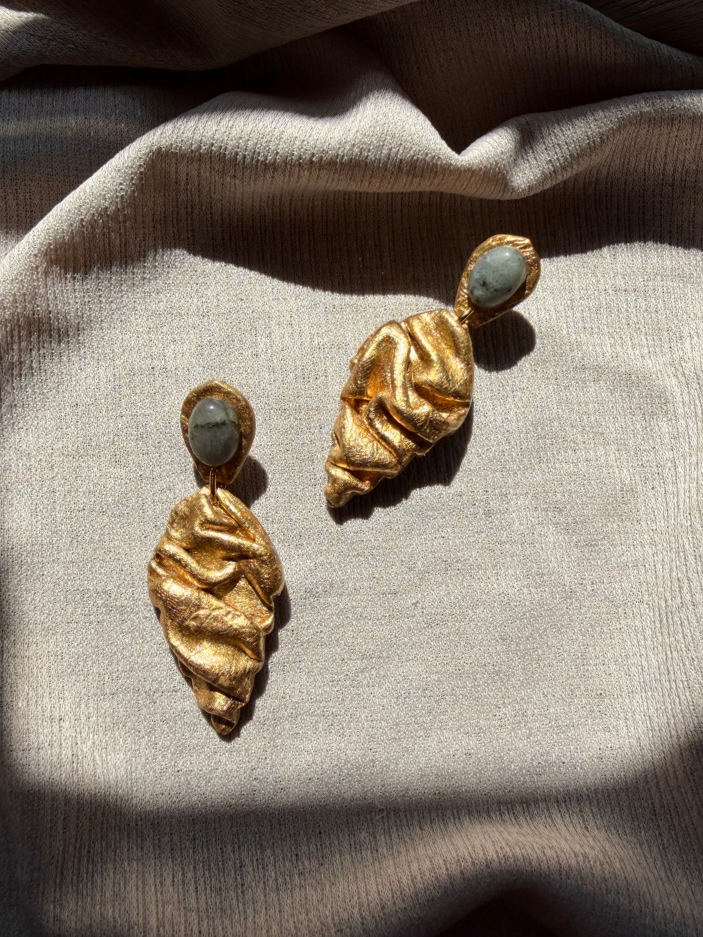 Fariba - Antique Gold with Labradorite