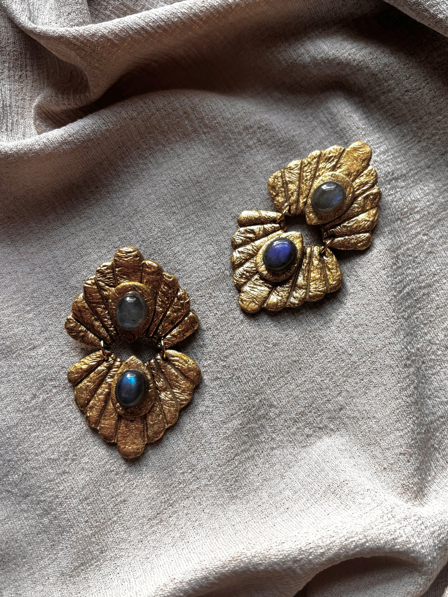 Caspian Large - Antique Gold with Labradorite