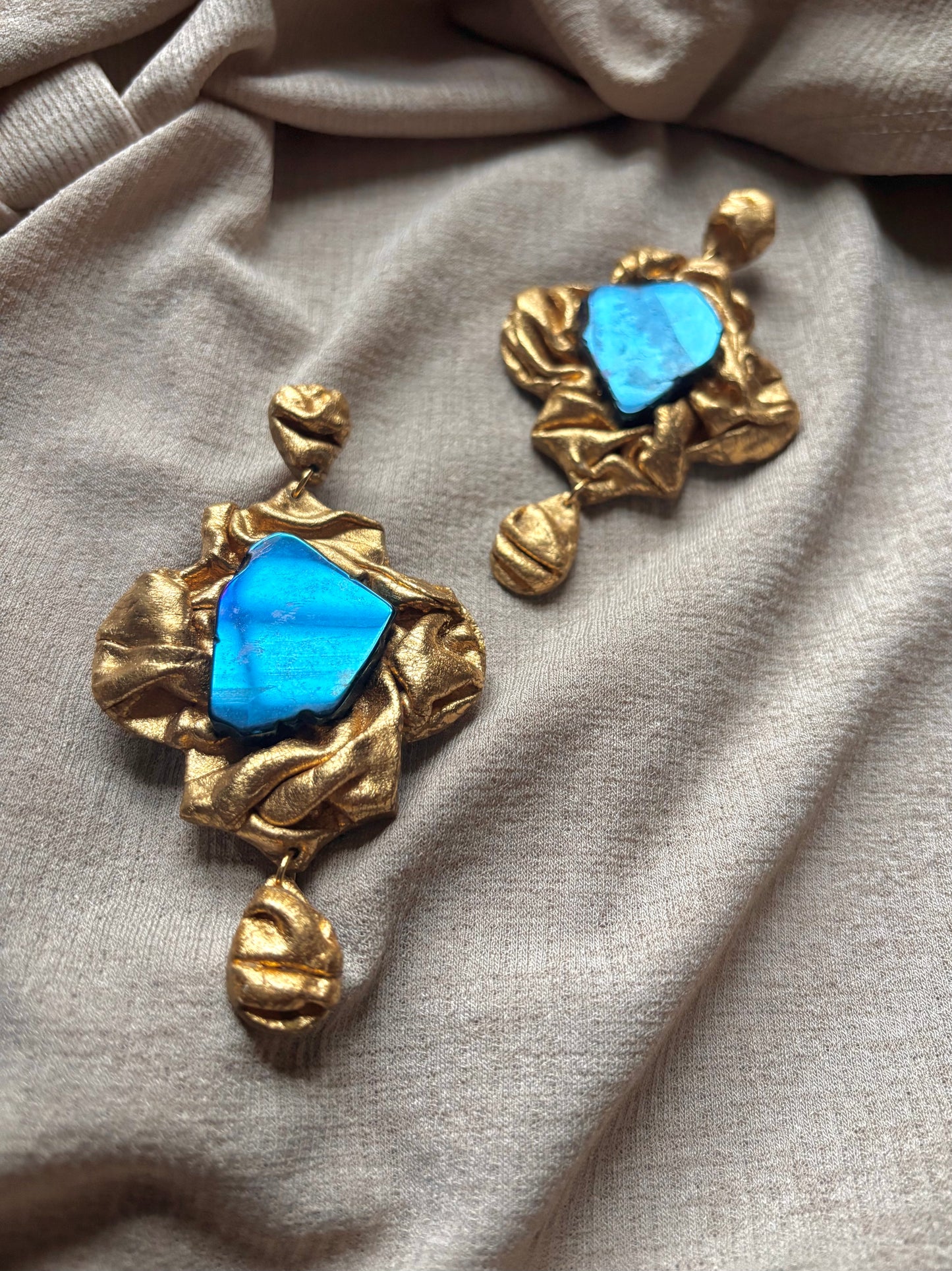 Nidara Draped Large - Antique Gold with Electroplated Natural Agate