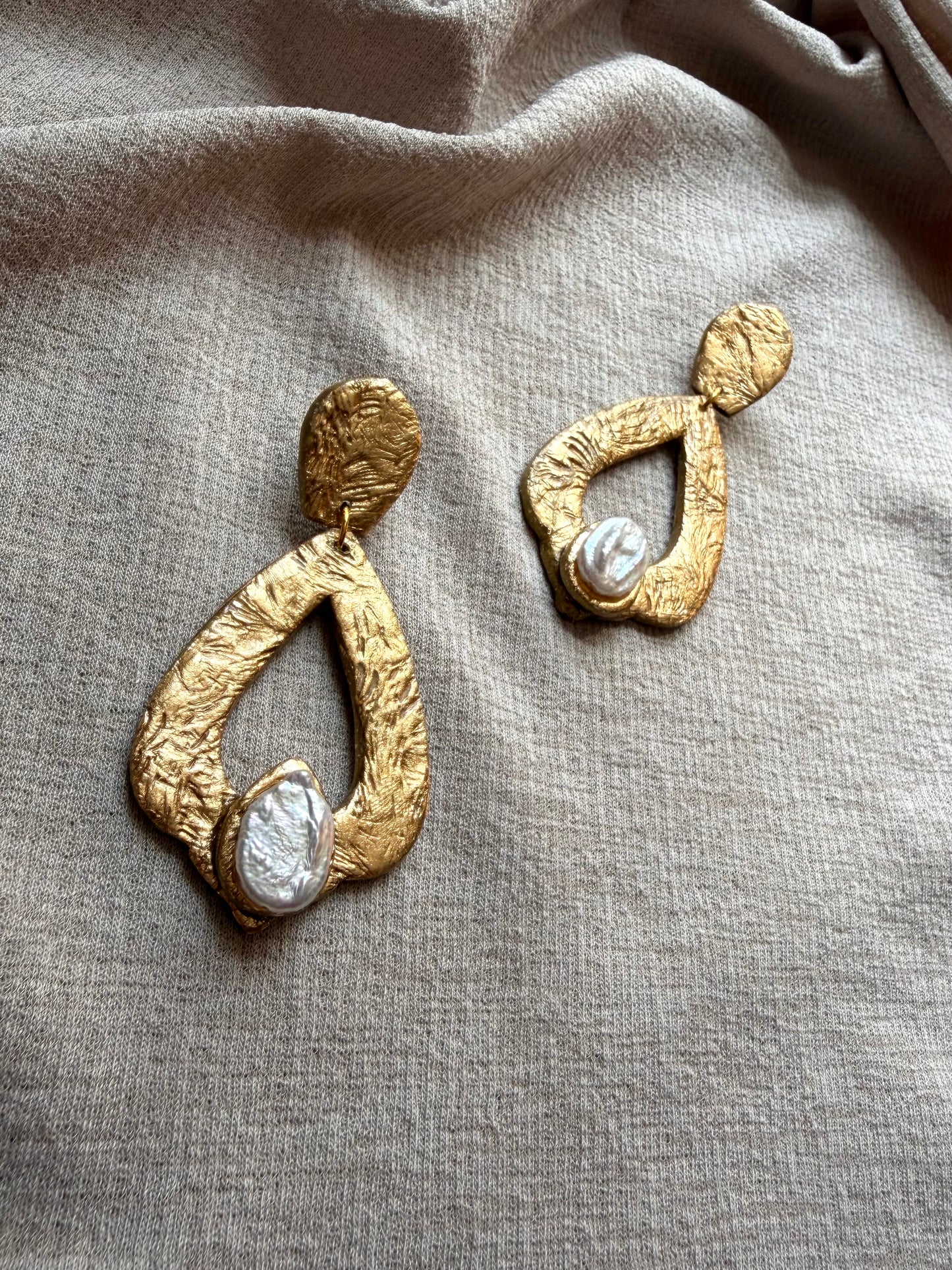 Caspara Large - Antique Gold with Freshwater Pearls
