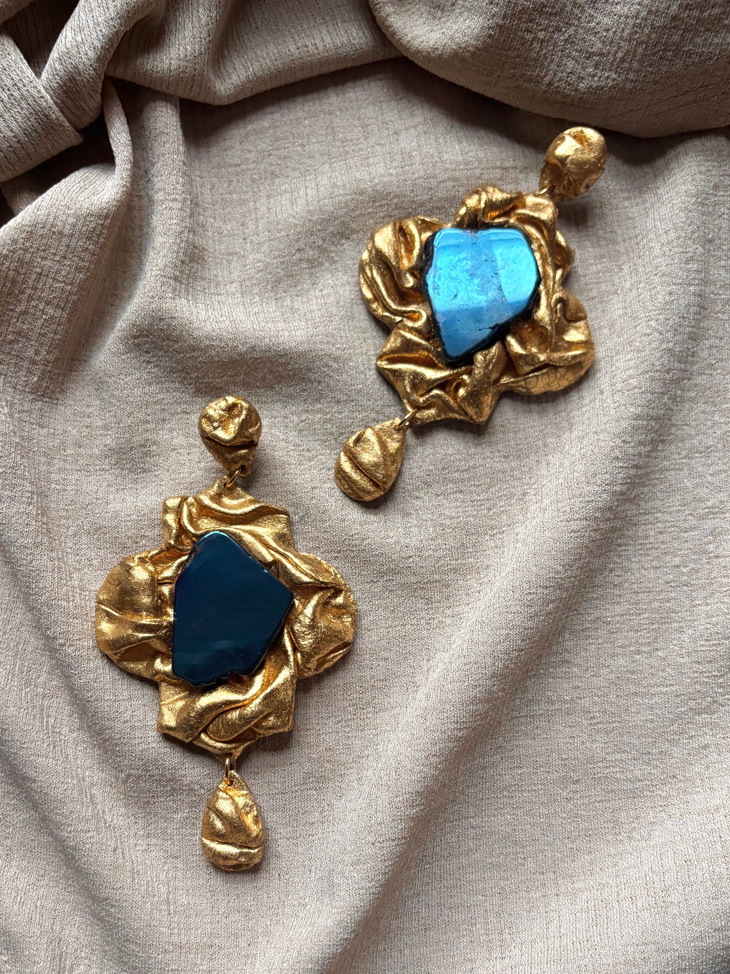 Nidara Draped Large - Antique Gold with Electroplated Natural Agate