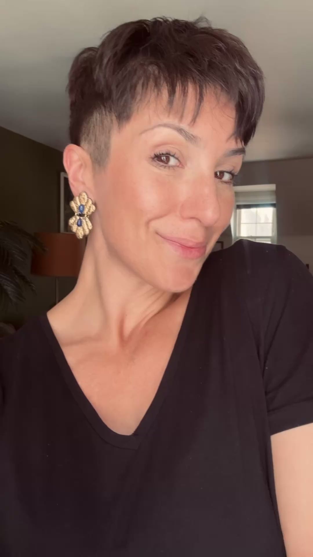 Model wearing the Ava & Azar small Caspian earrings, with lapis lazuli